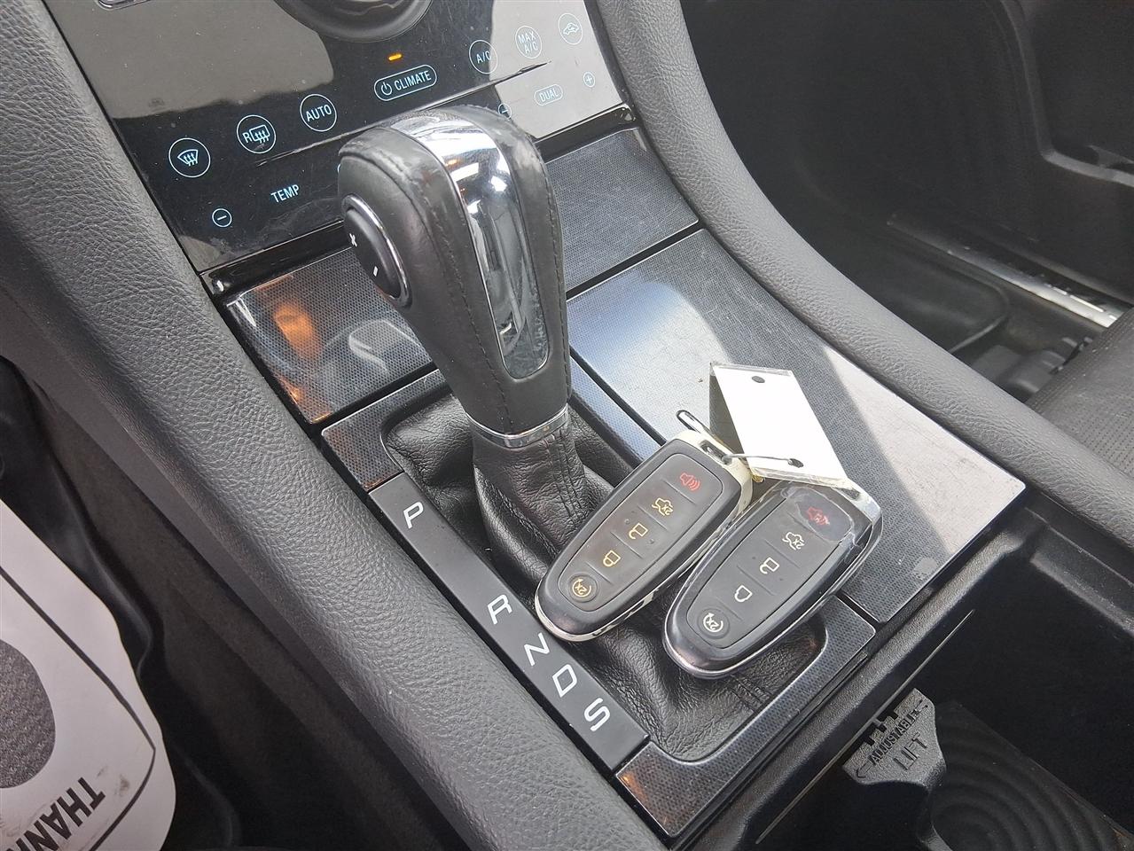 Ford Taurus Limited FWD 2013