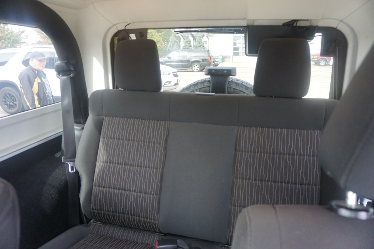 Jeep Wrangler Sahara 4WD 2012 Jeep Wrangler Sahara 4WD 2012