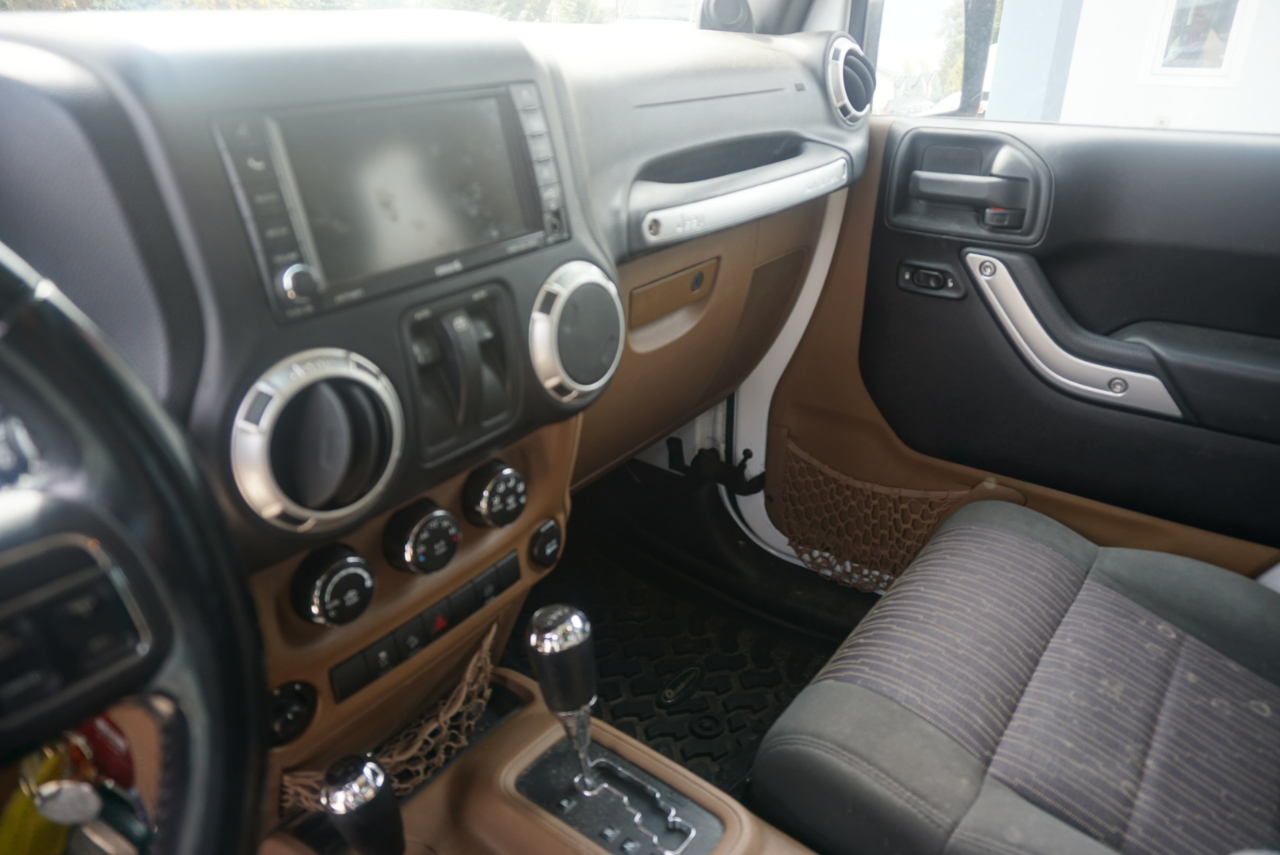 Jeep Wrangler Sahara 4WD 2012 Jeep Wrangler Sahara 4WD 2012