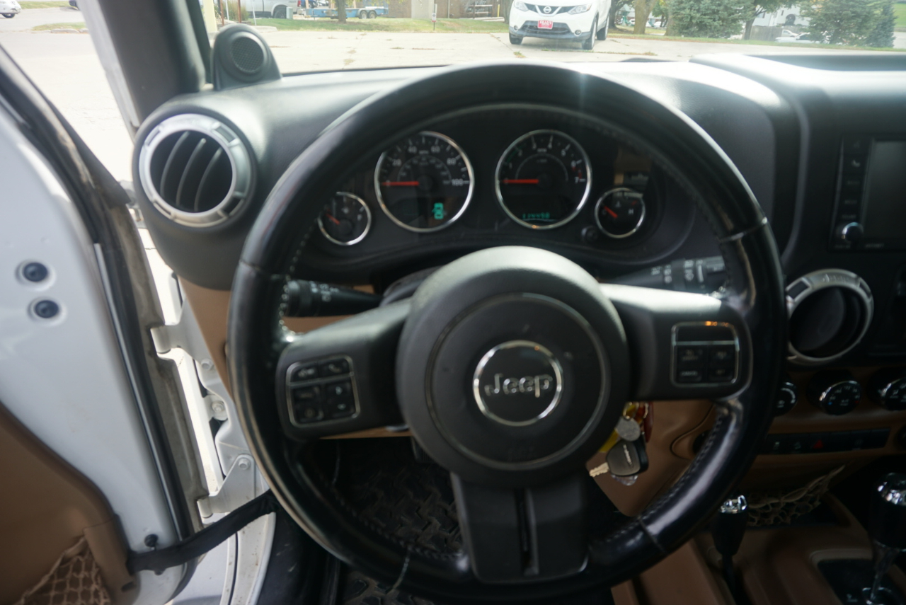 Jeep Wrangler Sahara 4WD 2012 Jeep Wrangler Sahara 4WD 2012