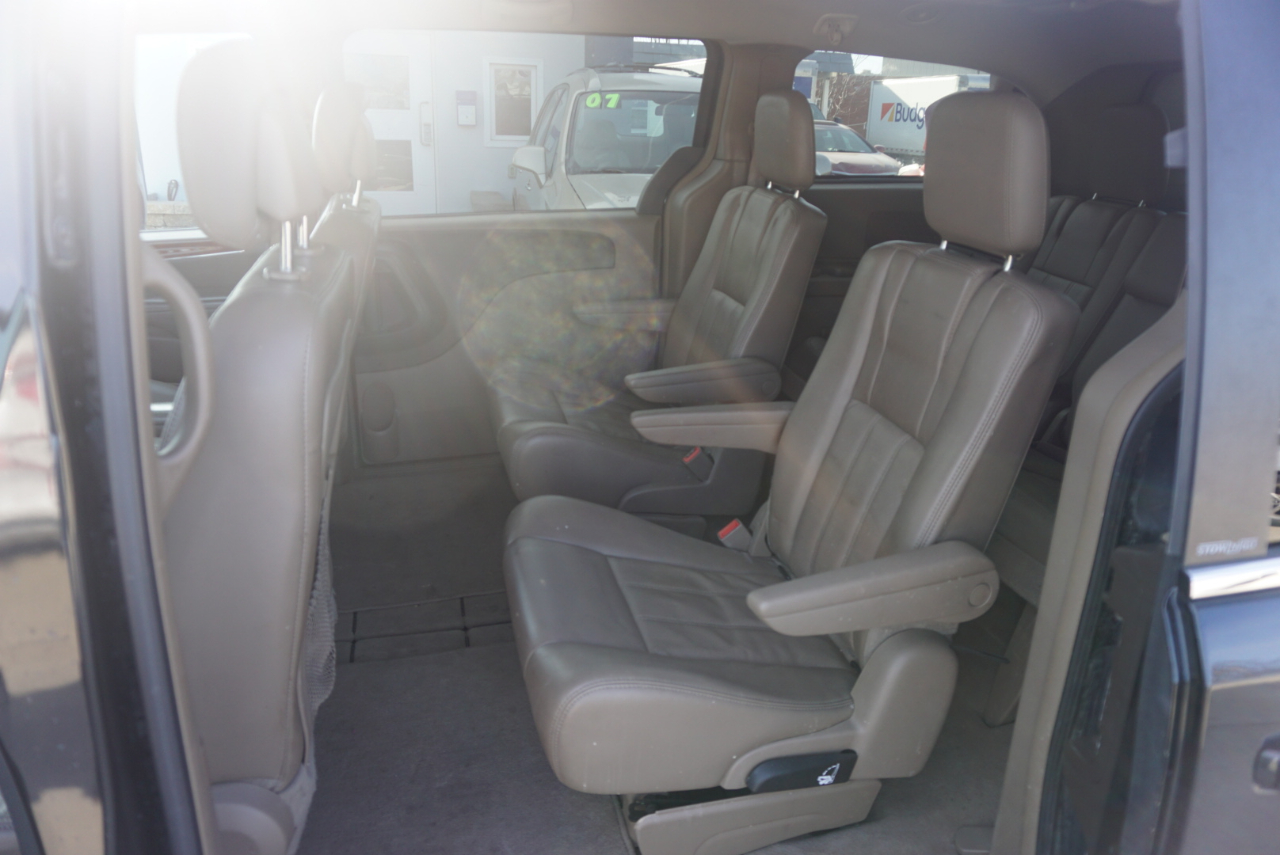 Chrysler Town & Country Touring 2012