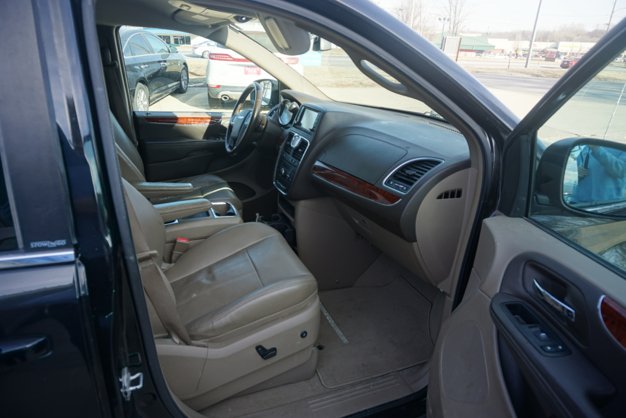 Chrysler Town & Country Touring 2012