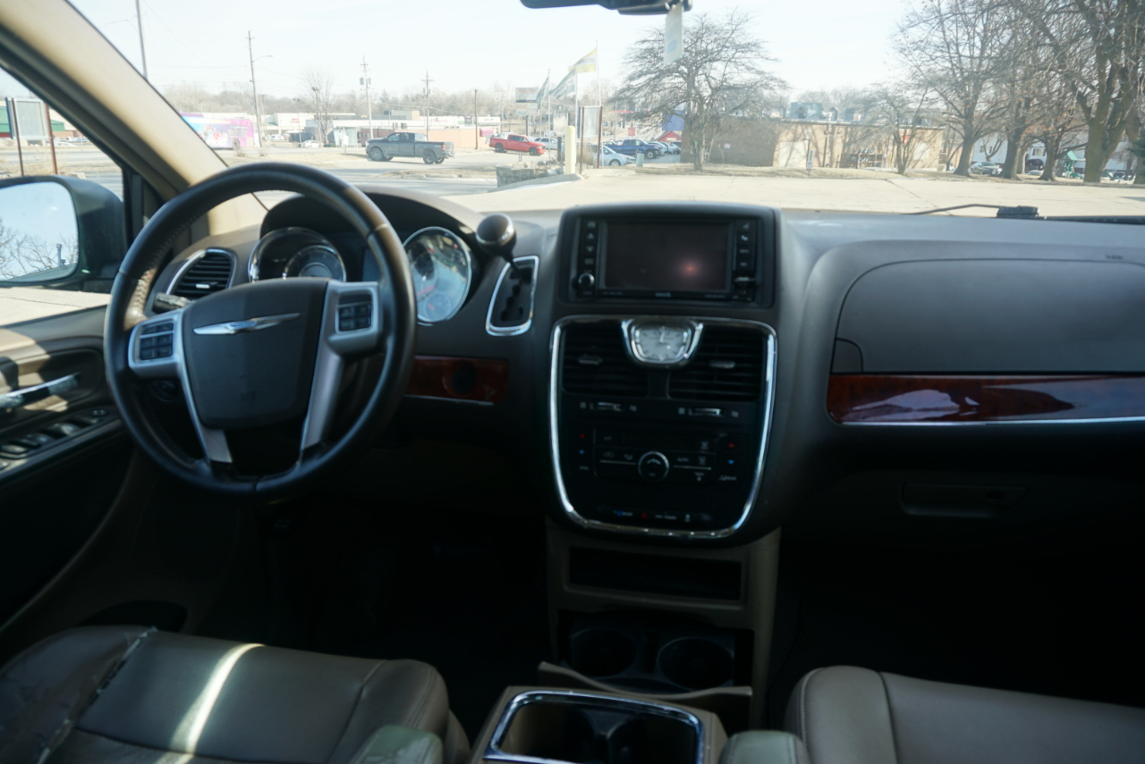 Chrysler Town & Country Touring 2012