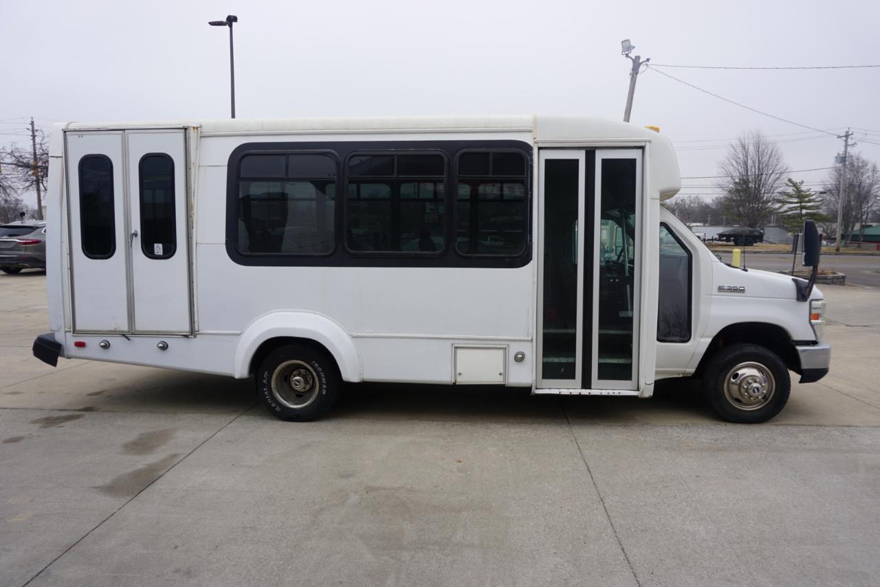 Ford Econoline E350 2012