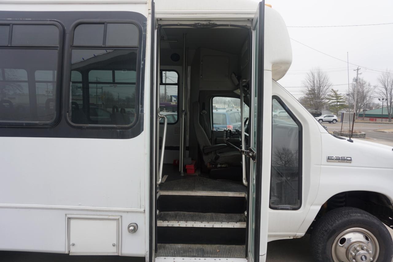 Ford Econoline E350 2012