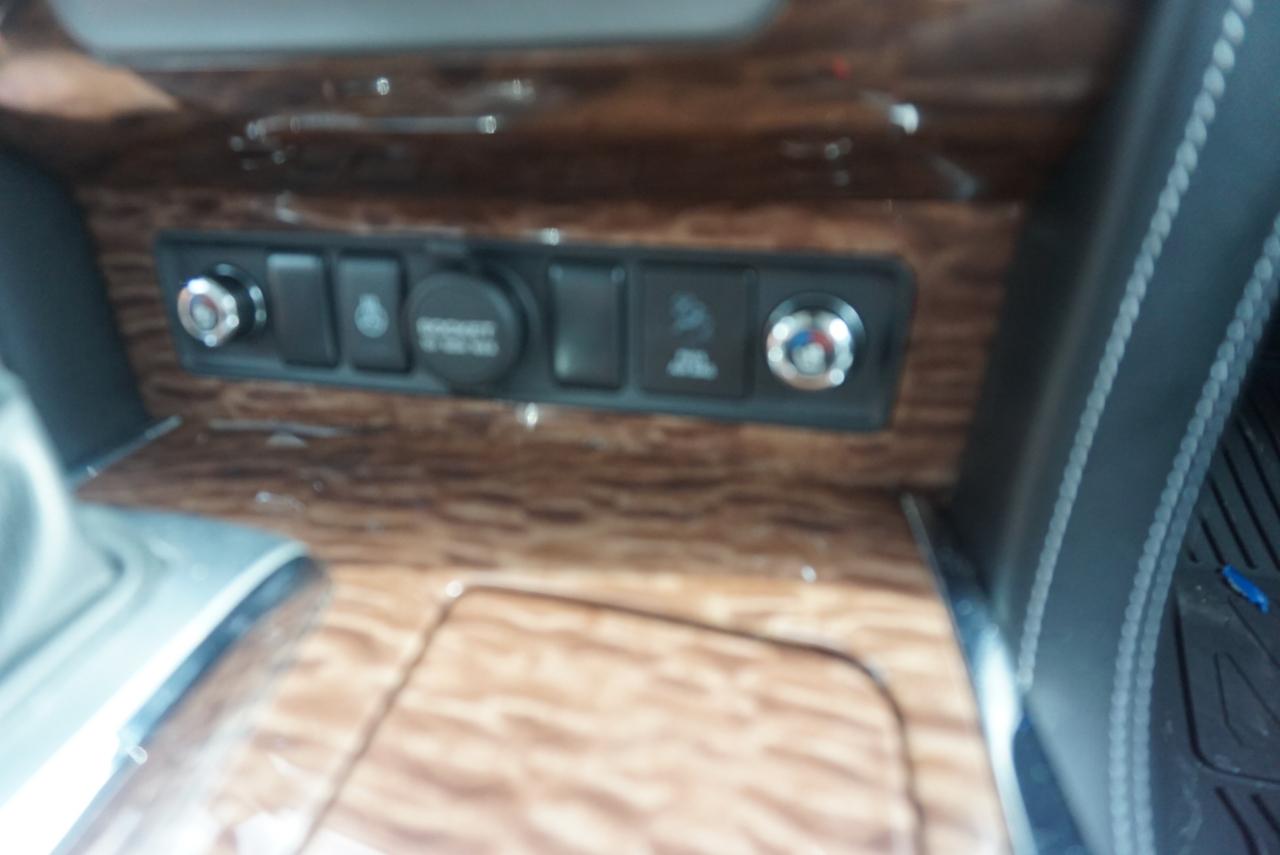 Nissan Armada Platinum AWD 2017