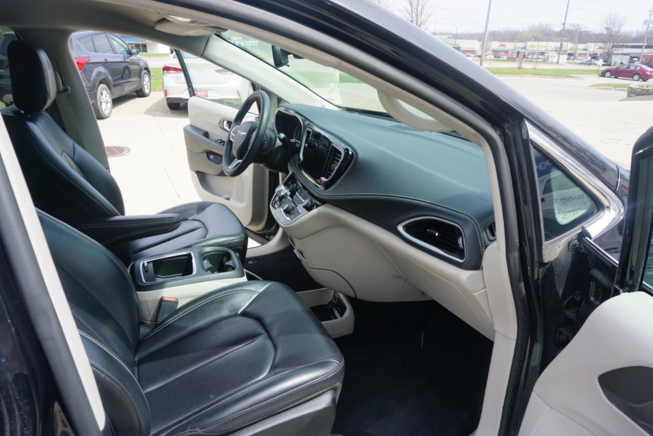 Chrysler Pacifica Hybrid Touring L 2023