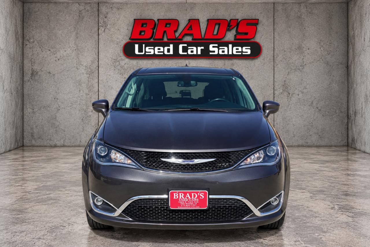Chrysler Pacifica photo 3