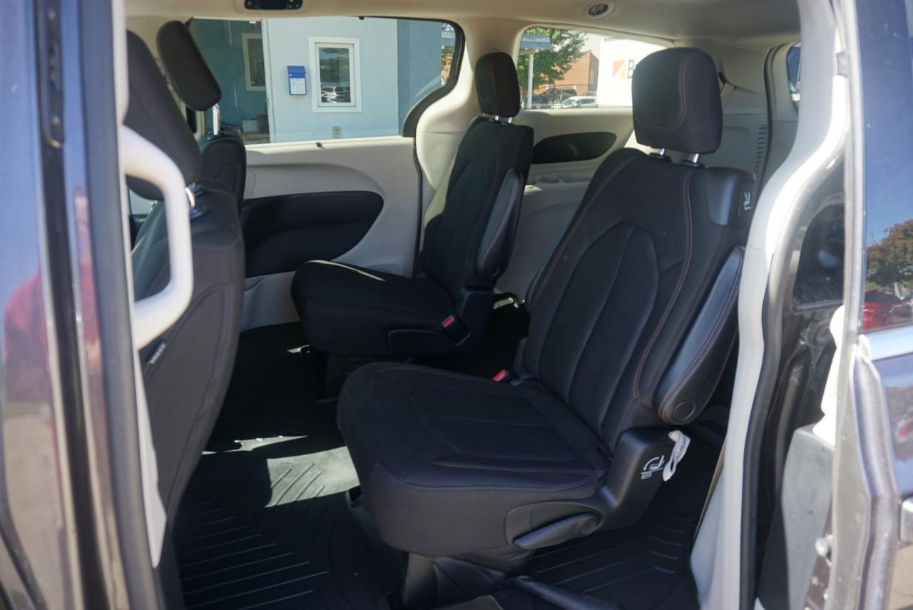 Chrysler Pacifica photo 9
