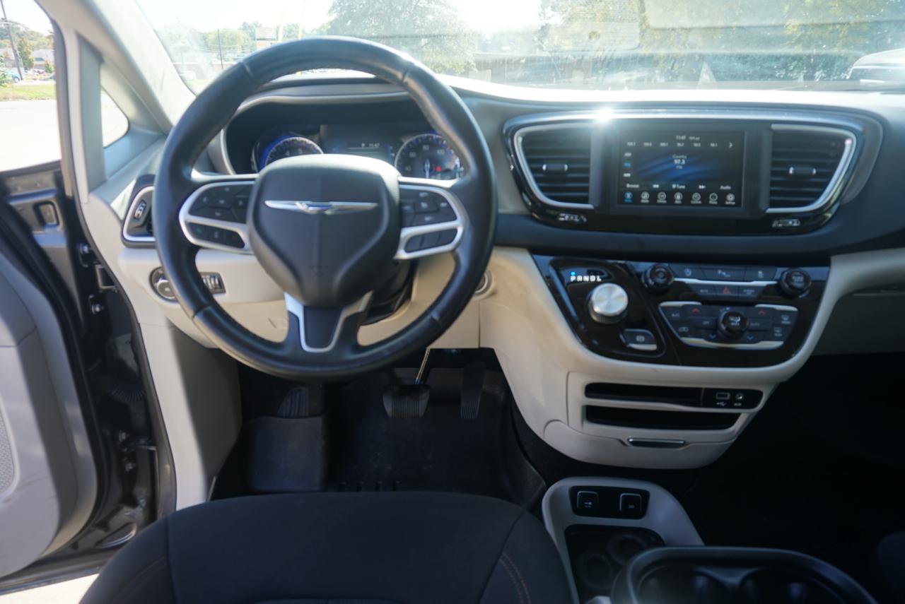 Chrysler Pacifica photo 15