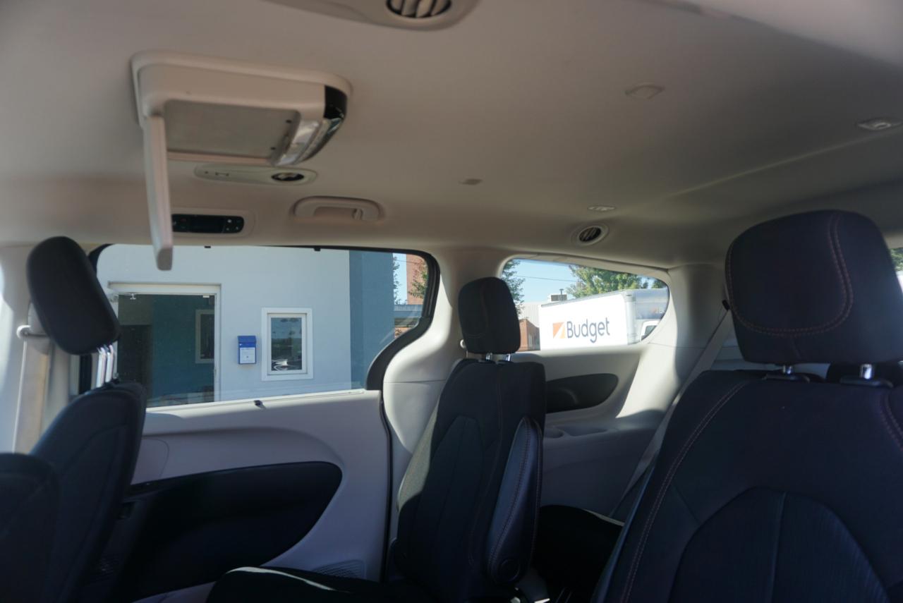 Chrysler Pacifica photo 16