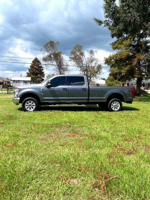 2022 Ford F-350 XLT photo 3