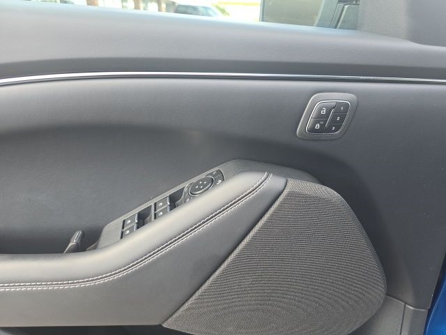 Ford Mustang Mach-E  2025