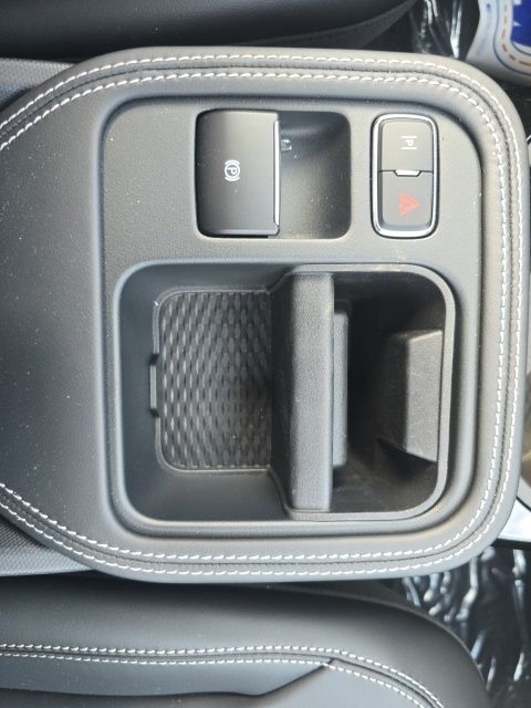 Ford Mustang Mach-E  2025