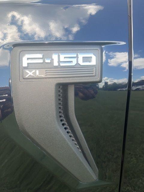 Ford F-150 XL 2WD Reg Cab 8' Box 2025