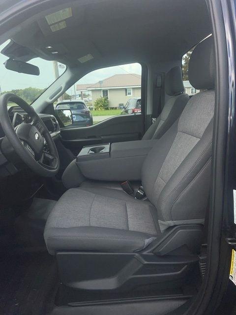 Ford F-150 XL 2WD Reg Cab 8' Box 2025