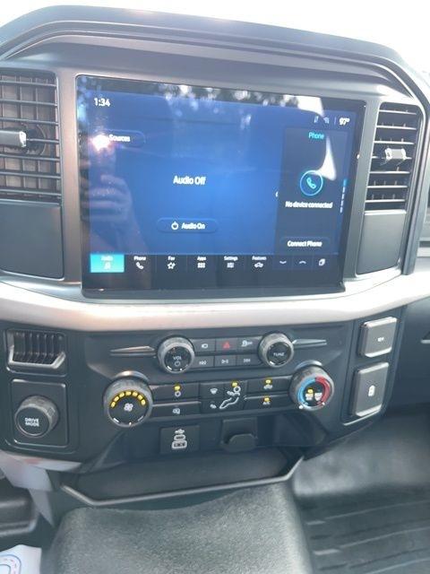 Ford F-150 XL 2WD Reg Cab 8' Box 2025