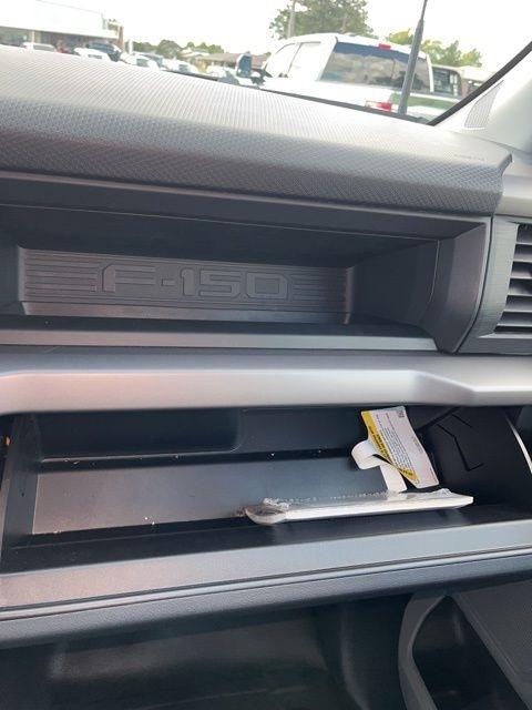 Ford F-150 XL 2WD Reg Cab 8' Box 2025