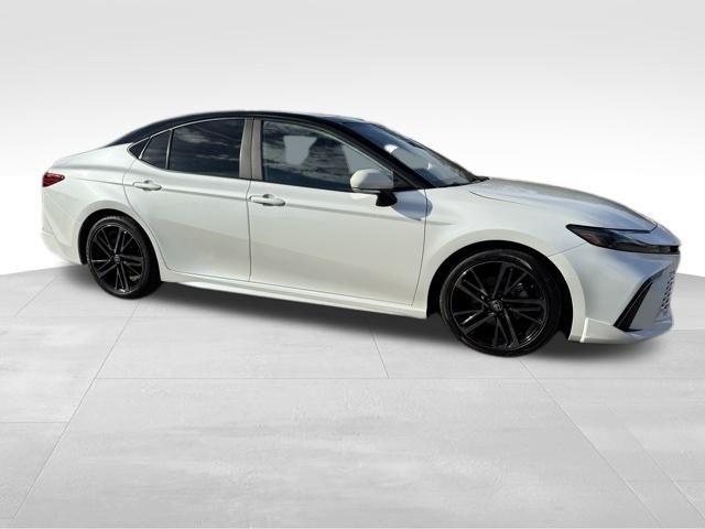 Toyota Camry Hybrid  2025