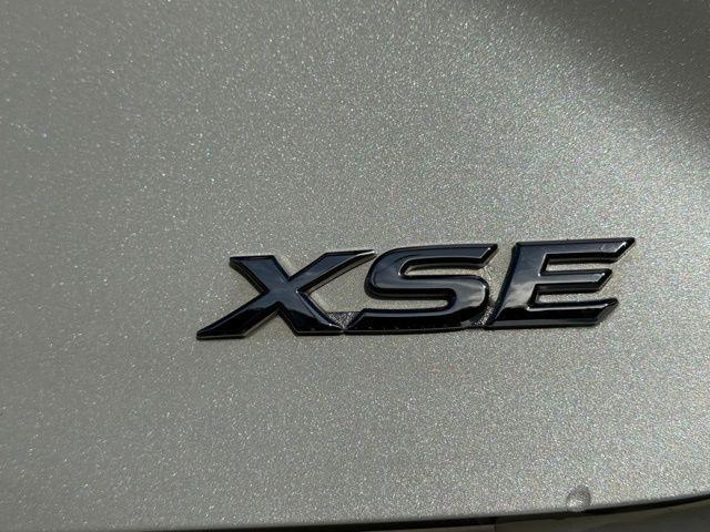 Toyota Camry Hybrid  2025