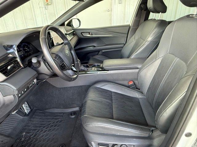 Toyota Camry Hybrid  2025