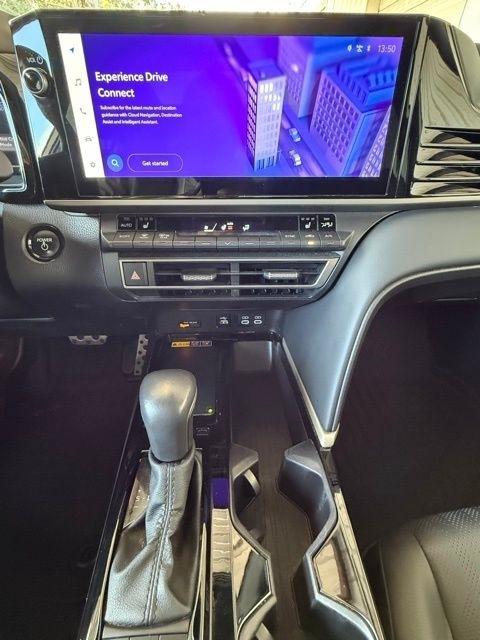 Toyota Camry Hybrid  2025