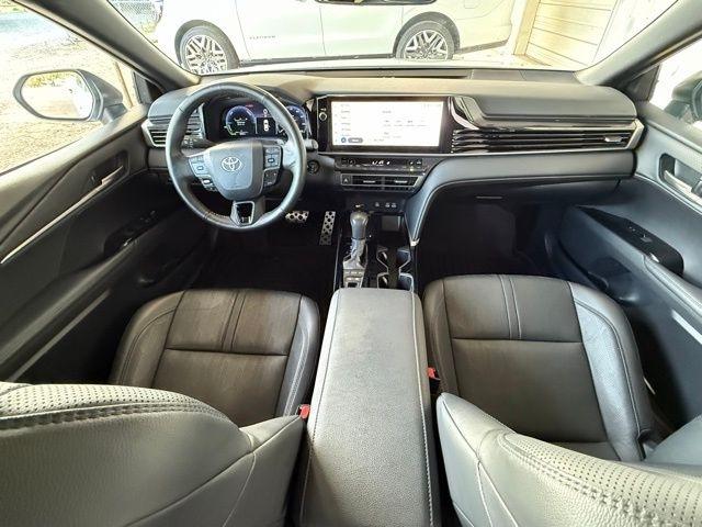 Toyota Camry Hybrid  2025