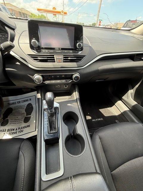 Nissan Altima  2024