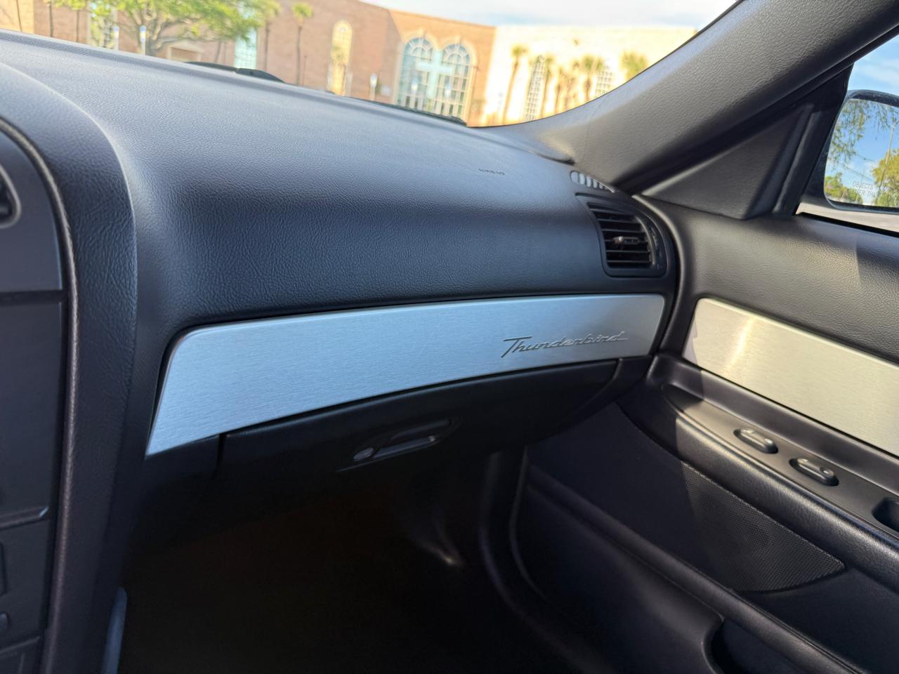 Ford Thunderbird Premium with removable top 2003