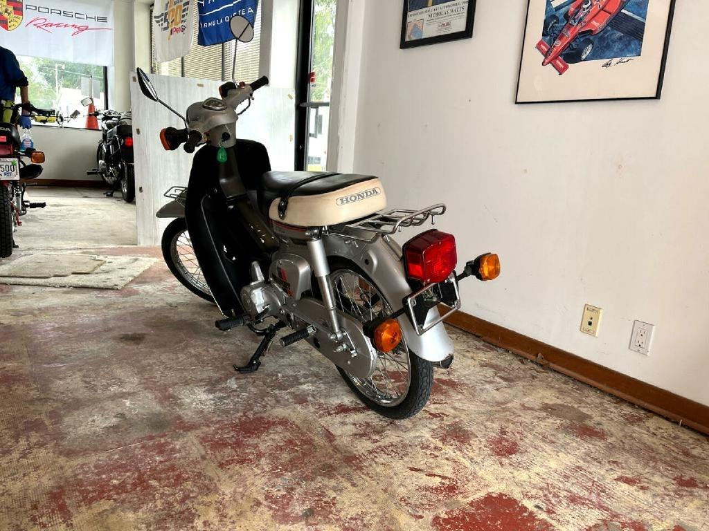 Honda C70  1983
