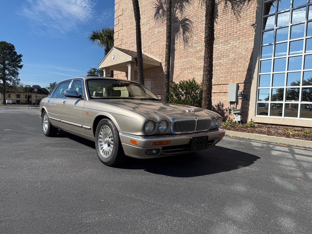 Jaguar XJ Sedan Vanden Plas 1997