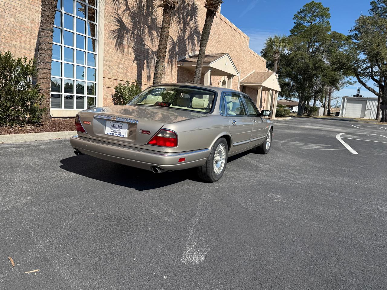 Jaguar XJ Sedan Vanden Plas 1997