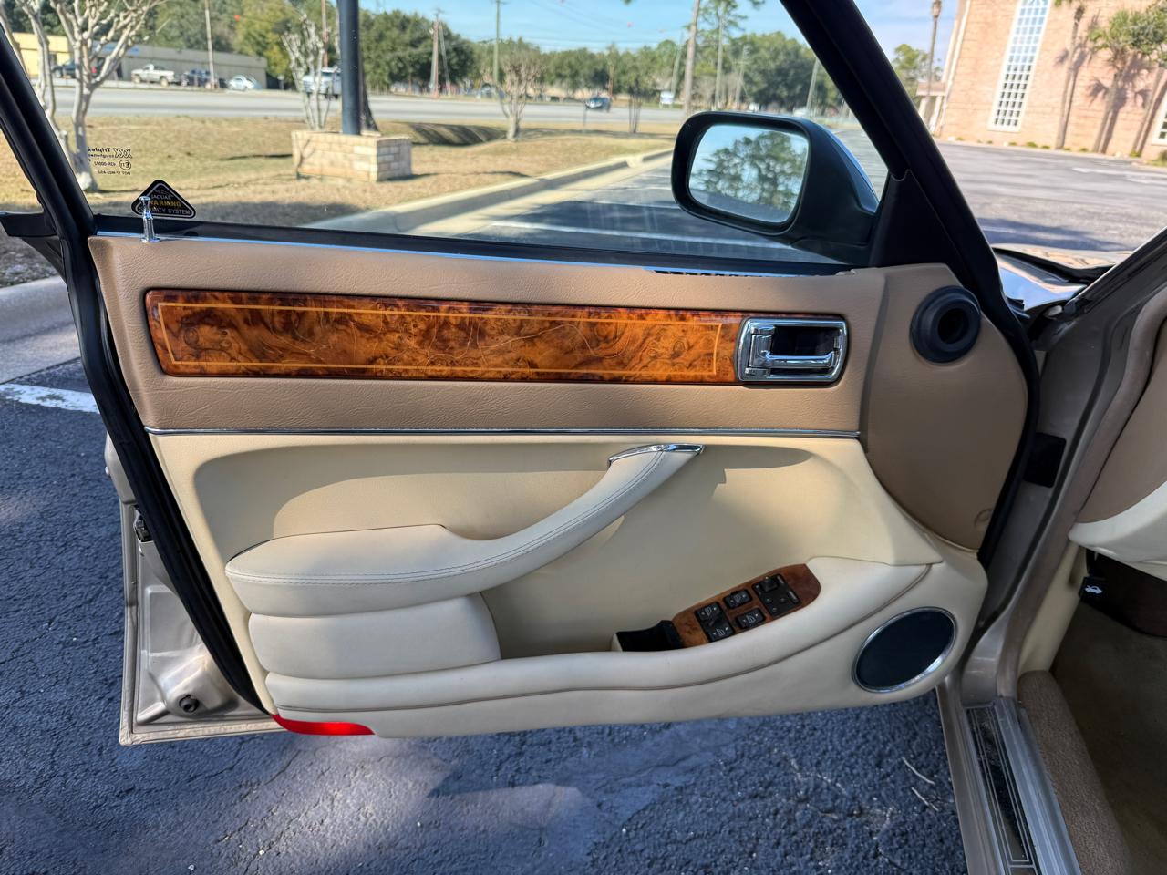 Jaguar XJ Sedan Vanden Plas 1997