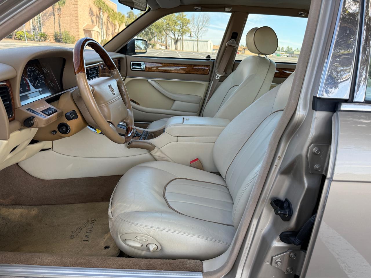 Jaguar XJ Sedan Vanden Plas 1997