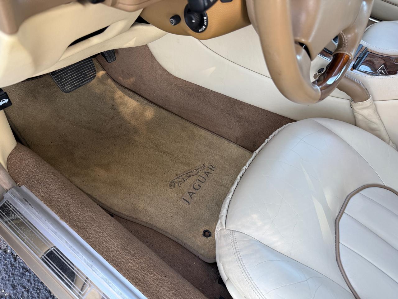 Jaguar XJ Sedan Vanden Plas 1997