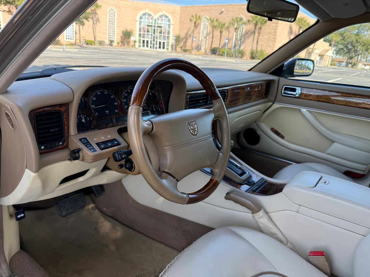 Jaguar XJ Sedan Vanden Plas 1997