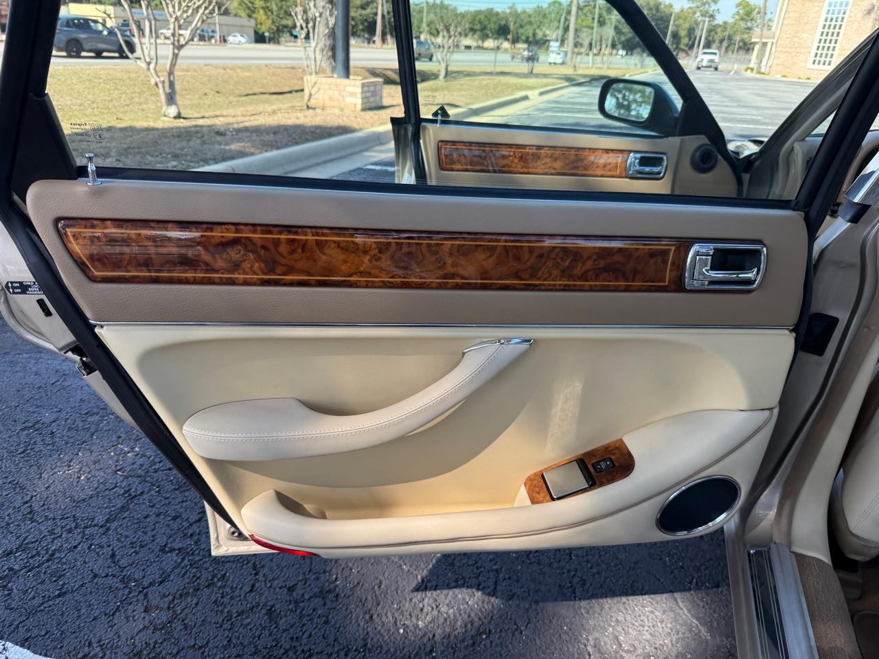 Jaguar XJ Sedan Vanden Plas 1997