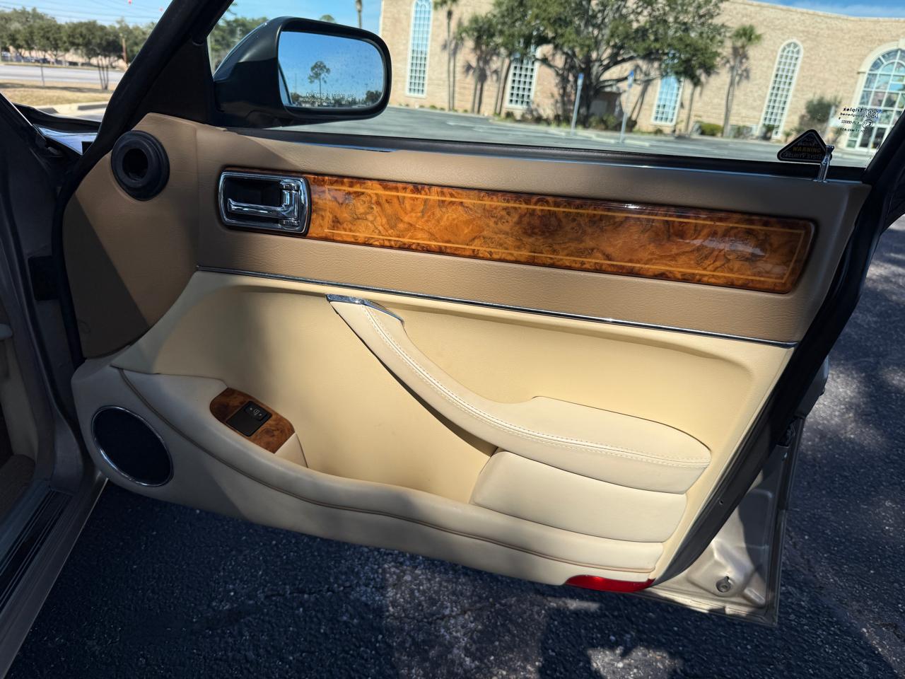 Jaguar XJ Sedan Vanden Plas 1997