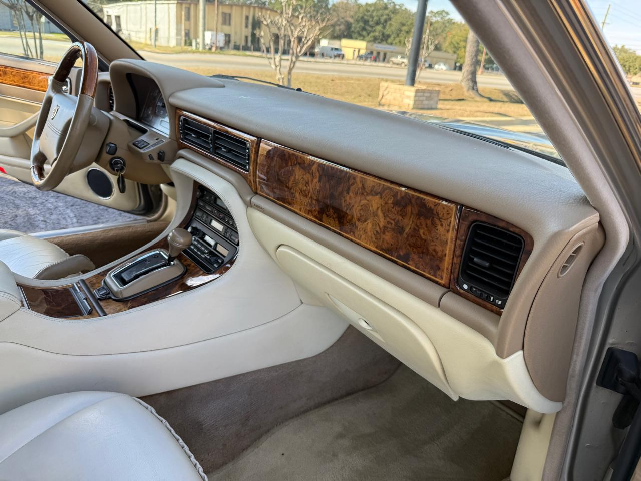 Jaguar XJ Sedan Vanden Plas 1997