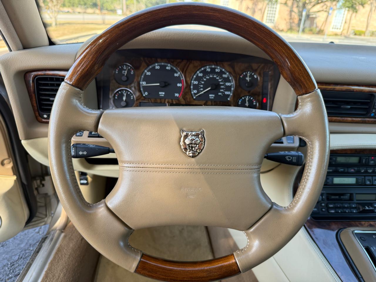 Jaguar XJ Sedan Vanden Plas 1997