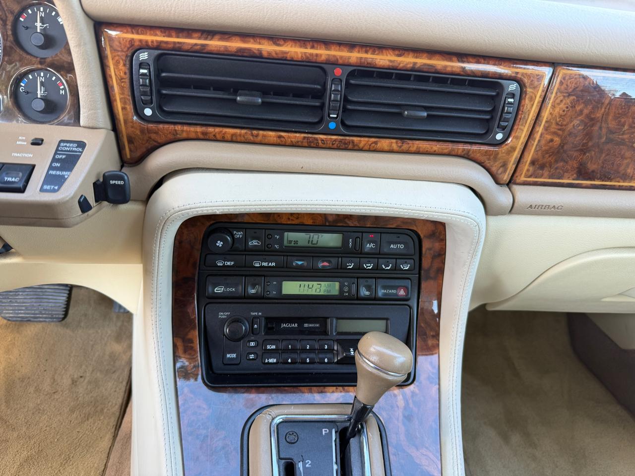 Jaguar XJ Sedan Vanden Plas 1997