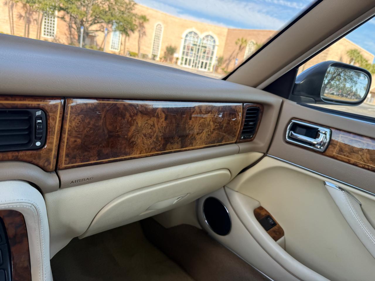 Jaguar XJ Sedan Vanden Plas 1997