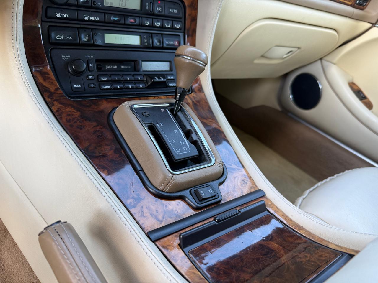 Jaguar XJ Sedan Vanden Plas 1997