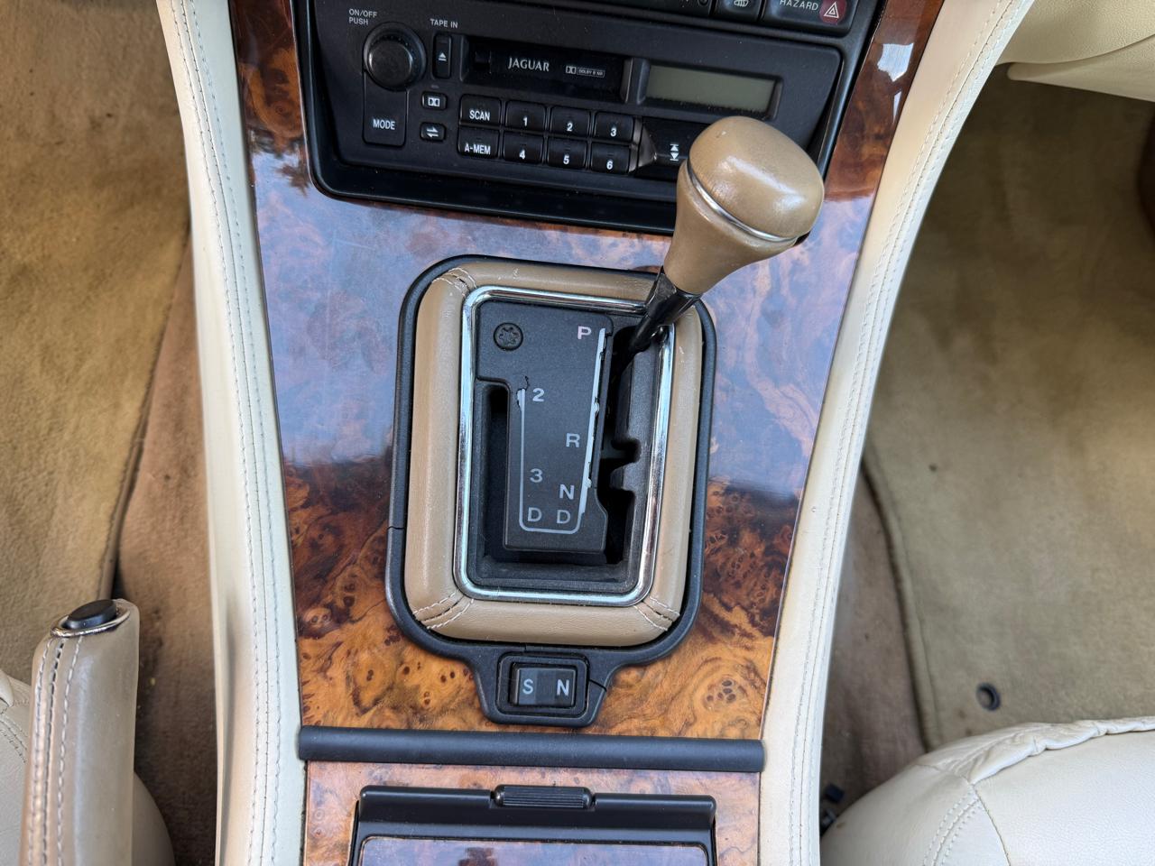 Jaguar XJ Sedan Vanden Plas 1997