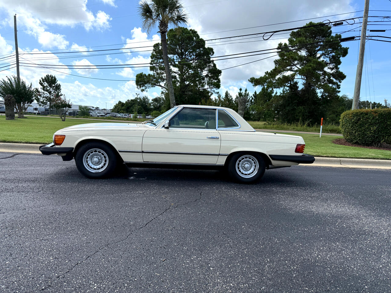 Mercedes-Benz 380 SL 1981 Mercedes-Benz 380 SL 1981