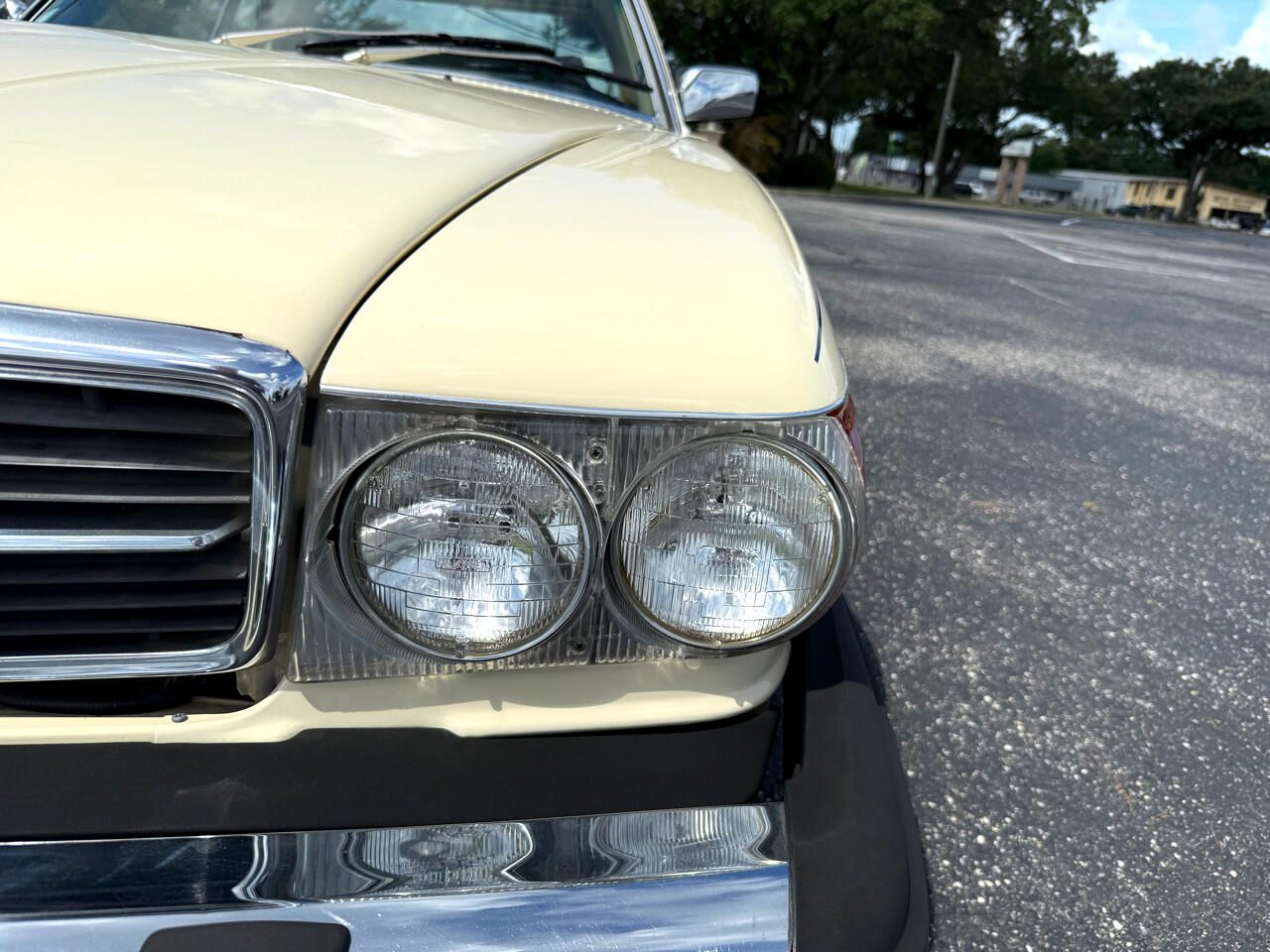 Mercedes-Benz 380 SL 1981 Mercedes-Benz 380 SL 1981