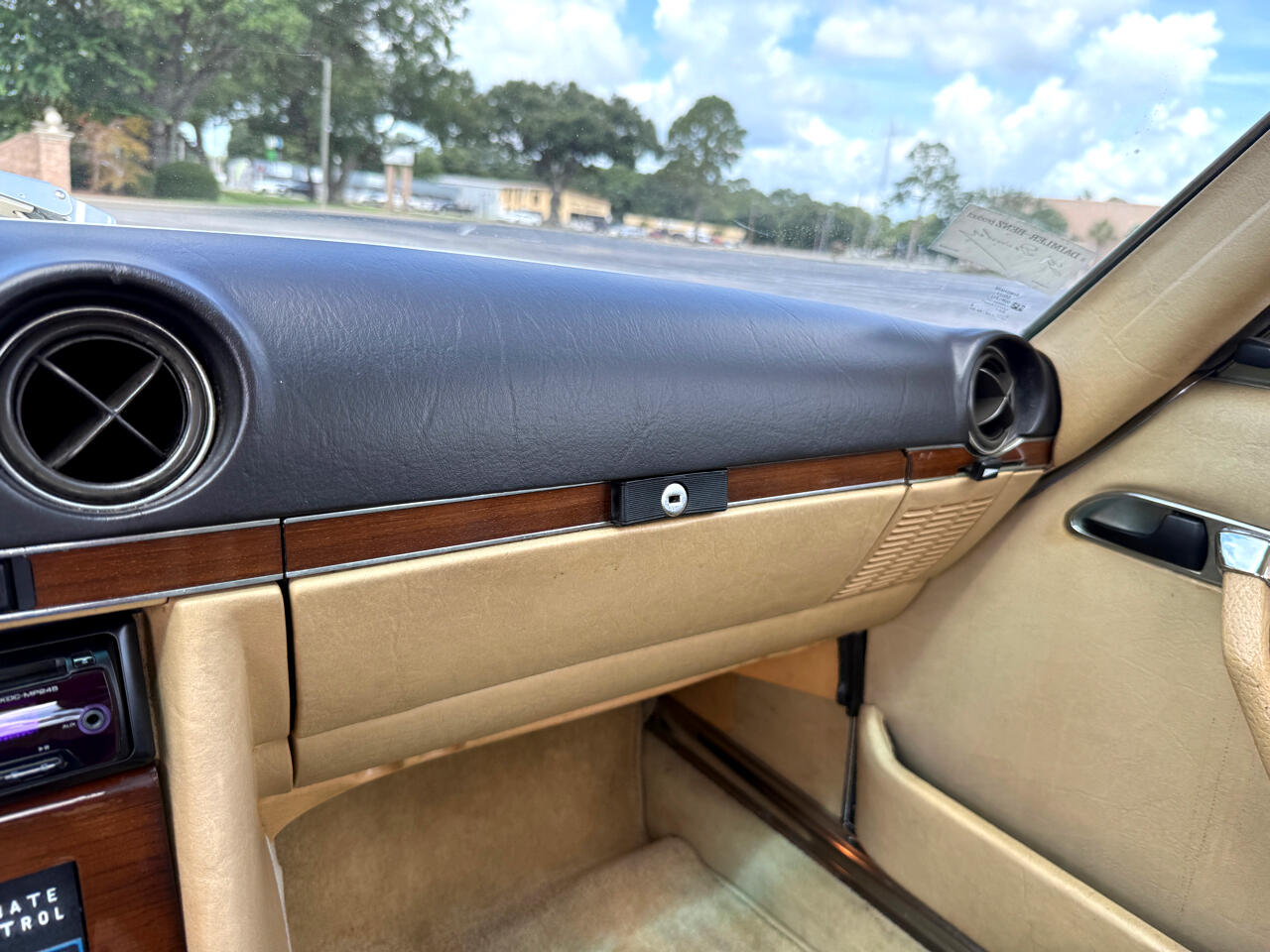 Mercedes-Benz 380 SL 1981 Mercedes-Benz 380 SL 1981