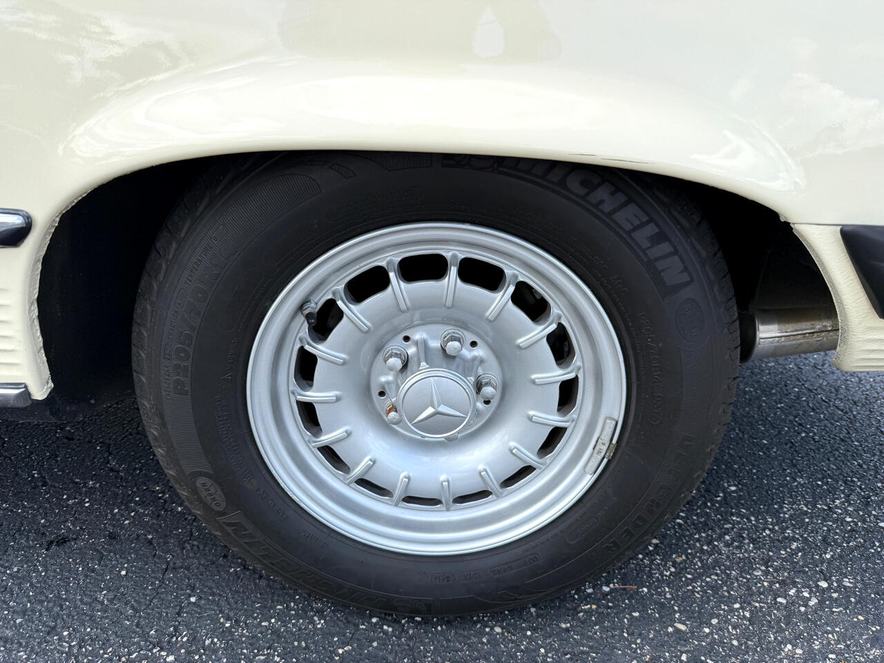 Mercedes-Benz 380 SL 1981 Mercedes-Benz 380 SL 1981