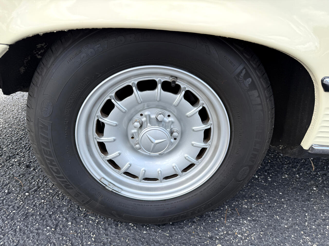 Mercedes-Benz 380 SL 1981 Mercedes-Benz 380 SL 1981