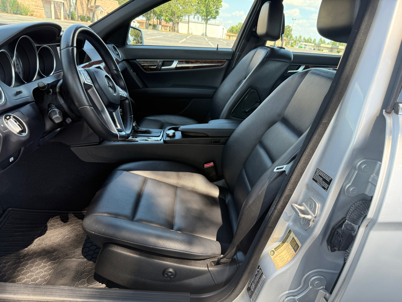 2012 Mercedes Benz C 300 4MATIC Luxury Sedan photo 2